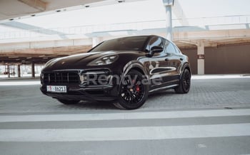 Negro Porsche Cayenne, 2021 en alquiler en Dubai