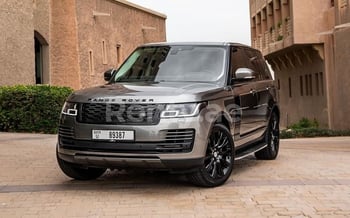 Negro Range Rover Vogue, 2019 en alquiler en Dubai