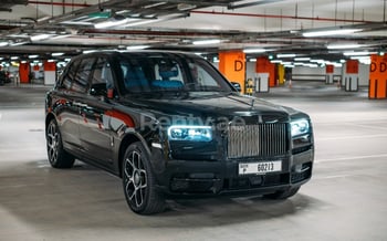 Negro Rolls Royce Cullinan Black Badge, 2020 en alquiler en Dubai