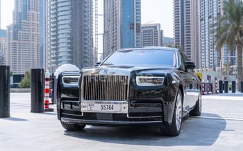 Noir Rolls-Royce Phantom, 2021 à louer à Dubaï