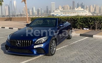 蓝色 Mercedes C300 Class cabrio, 2019 迪拜汽车租凭