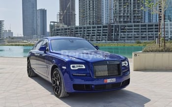 Azul Rolls Royce Ghost Black Badge, 2019 en alquiler en Dubai