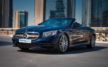 Bleu Foncé Mercedes S560 convert, 2020 à louer à Dubaï