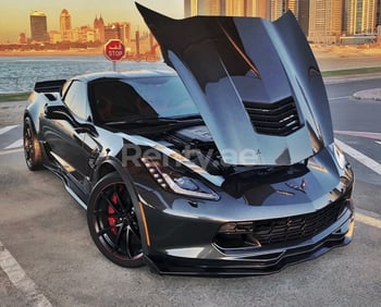 رمادي غامق Corvette Grandsport, 2019 للإيجار في دبي