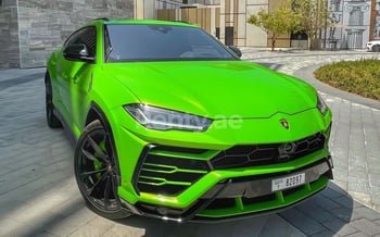 Verde Lamborghini Urus, 2021 en alquiler en Dubai