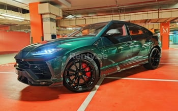 verde Lamborghini Urus, 2022 in affitto a Dubai 