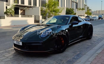 绿色 Porsche 911 Carrera Turbo S Top Car, 2021 在迪拜出租