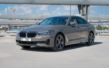 Серый BMW 5 Series, 2021 для аренды в Дубай