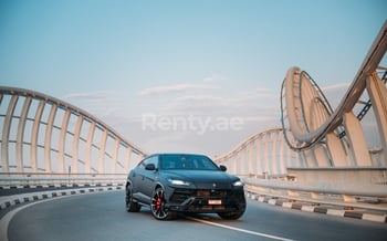 Negro Lamborghini Urus, 2020 en alquiler en Dubai