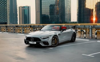 إيجار اللون الرمادي Mercedes SL63 AMG, 2023 في دبي