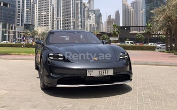 灰色 Porsche Taycan, 2022 迪拜汽车租凭