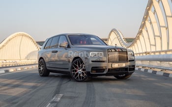 灰色 Rolls Royce Cullinan Black Badge Mansory, 2022 在迪拜出租