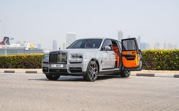 Grau Rolls Royce Cullinan, 2021 für Miete in Dubai