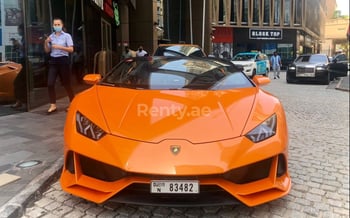 Orange Lamborghini Evo Spyder, 2021 à louer à Dubaï