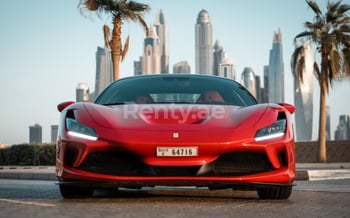 أحمر Ferrari F8 Tributo, 2020 للإيجار في دبي