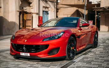 rojo Ferrari Portofino Rosso, 2019 en alquiler en Dubai