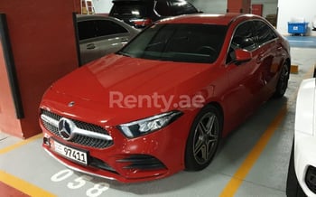 红色 Mercedes A200 Class, 2020 迪拜汽车租凭