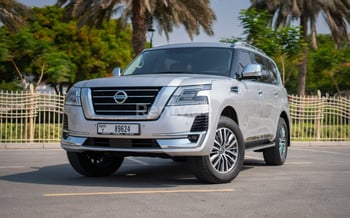 Blanco gris Nissan Patrol Platinum V6, 2021 para alquiler en Dubai