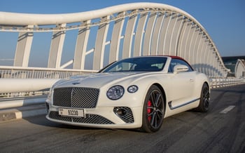 Blanc Bentley Continental GTC V12, 2020 à louer à Dubai