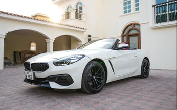 Blanco BMW Z4, 2019 en alquiler en Dubai
