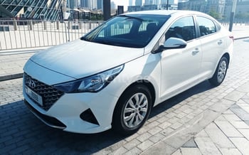 Blanc Hyundai Accent, 2022 à louer à Dubaï