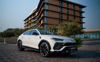 Blanco Lamborghini Urus, 2020 para alquiler en Dubai