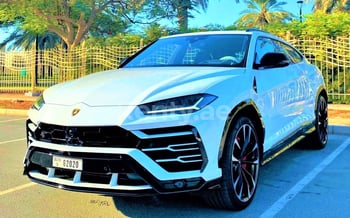Blanco Lamborghini Urus, 2021 en alquiler en Dubai