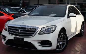 白色 Mercedes S Class, 2017 迪拜汽车租凭