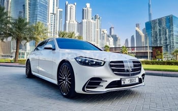 白色 Mercedes S500 Class, 2021 迪拜汽车租凭