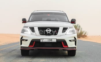 أبيض Nissan Patrol Nismo, 2018 للإيجار في دبي