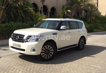 Weiß Nissan Patrol V6 Platinum, 2018 für Miete in Dubai