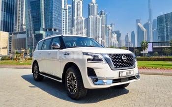 أبيض Nissan Patrol V8 Platinum, 2022 للإيجار في دبي