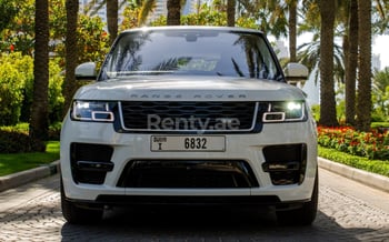 白色 Range Rover Vogue, 2019 迪拜汽车租凭
