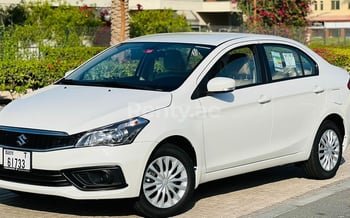 白色 Suzuki Ciaz, 2023 在迪拜出租