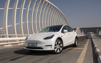 Blanco Tesla Model Y Long Range, 2022 para alquiler en Dubai