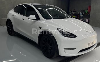 أبيض Tesla Model Y Long Range, 2023 للإيجار في دبي