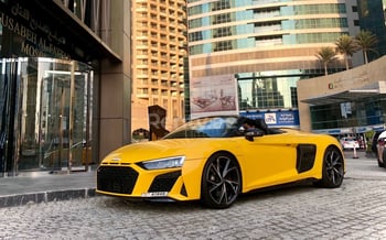 Аренда Желтый Audi R8- V10 SPYDER, 2021 в Дубае