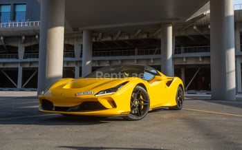 Ferrari F8 Tributo Spyder (Amarillo), 2022 para alquiler en Dubai