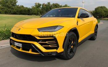 黄色 Lamborghini Urus, 2019 迪拜汽车租凭