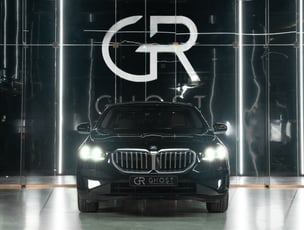 Affitta BMW 520i (Nero), 2025 a Ras Al Khaimah