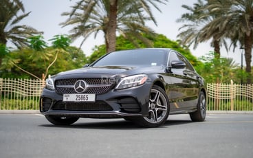 在哈伊马角租车 租 梅赛德斯 C300 (黑色), 2020