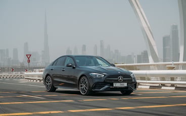 Alquile Mercedes C200 (Negro), 2023 en Abu Dhabi