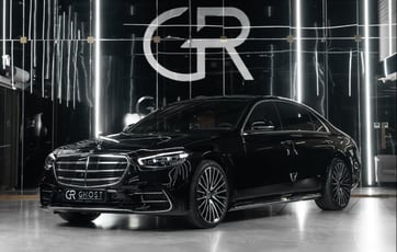 Huren van Mercedes S500 Maybach (Zwart), 2025 in Dubai