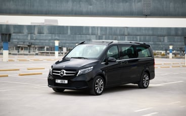 Miete Mercedes V250 (Schwarz), 2023 in Abu Dhabi