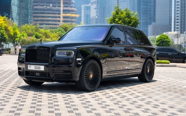 Alquile Rolls Royce Cullinan (Negro), 2020 en Dub&aacute;i