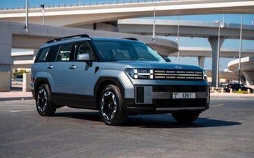 在哈伊马角租车 租 现代圣达菲 (蓝色), 2025