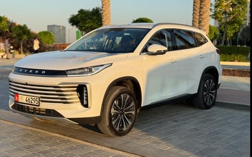 Huren van Exeed TXL (Grijs), 2024 in Ras Al Khaimah