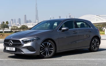 Mercedes A180 (Gris), 2023 - alquiler mensual en Ras Al Khaimah