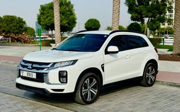 在沙迦 租 三菱ASX (白色), 2024