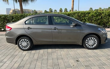 在哈伊马角租车 租 铃木Ciaz (灰色), 2023
